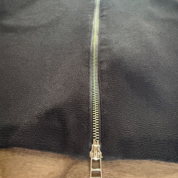 Aritzia | Wilfred | Size 2 | Black Front-Zip Skirt - Picture 6 of 7